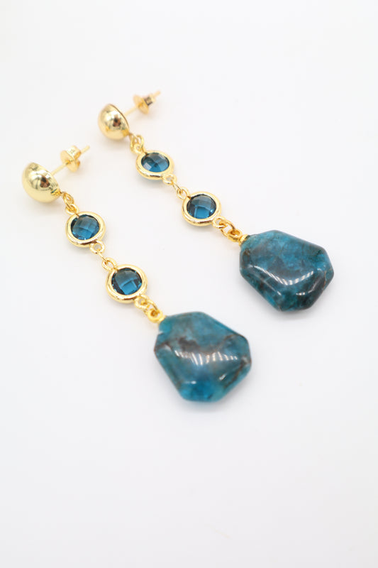 Orecchini pendenti in Apatite Blu naturale e cristalli blu sfaccettati, bronzo dorato