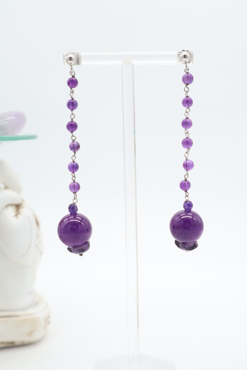 Orecchini pendenti in Argento 925 con giada viola e catenella a rosario lunghi 8 cm