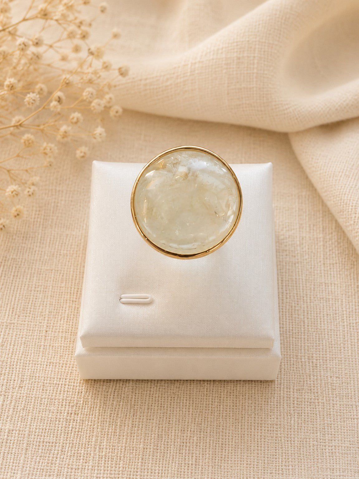 Anello Cabochon Rotondo in Pietra Naturale – Regolabile – Bronzo Dorato