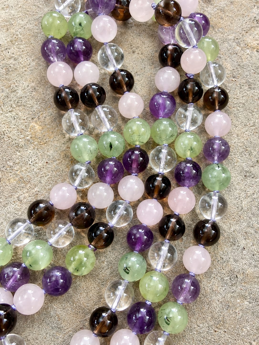 Collana Lunga Annodata 120 cm in Ametista, Prehnite, Quarzo Rosa, Quarzo Fumé e Cristallo di Rocca – Pietre Naturali da 11 mm