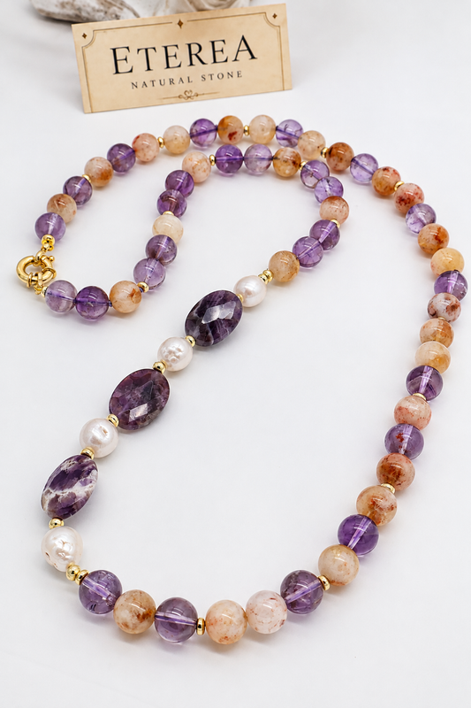 Collana lunga 80 cm in ametista viola, citrino e perle Edison barocche, con ovali sfaccettati in ametista e chiusura a molla in argento dorato, Eterea Natural Stone.