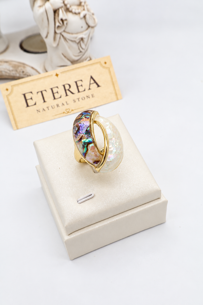 Anello ovale in acciaio dorato con madreperla e abalone – Design elegante e iridescente