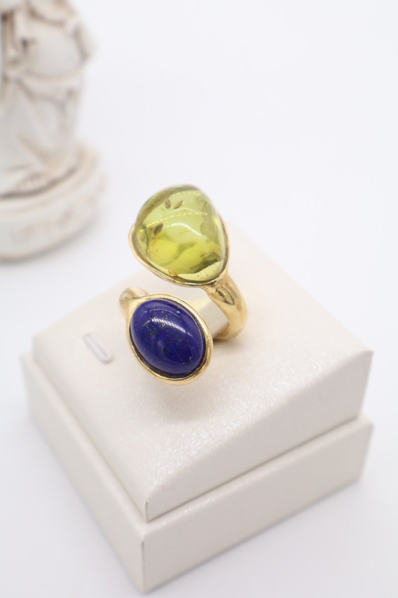 Anello Contrarié Cocktail in Argento 925 Dorato con Ambra Colombiana Verde e Lapislazzuli