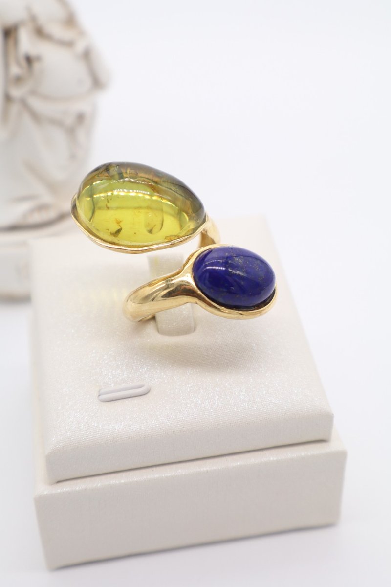 Anello Contrarié Cocktail in Argento 925 Dorato con Ambra Colombiana Verde e Lapislazzuli