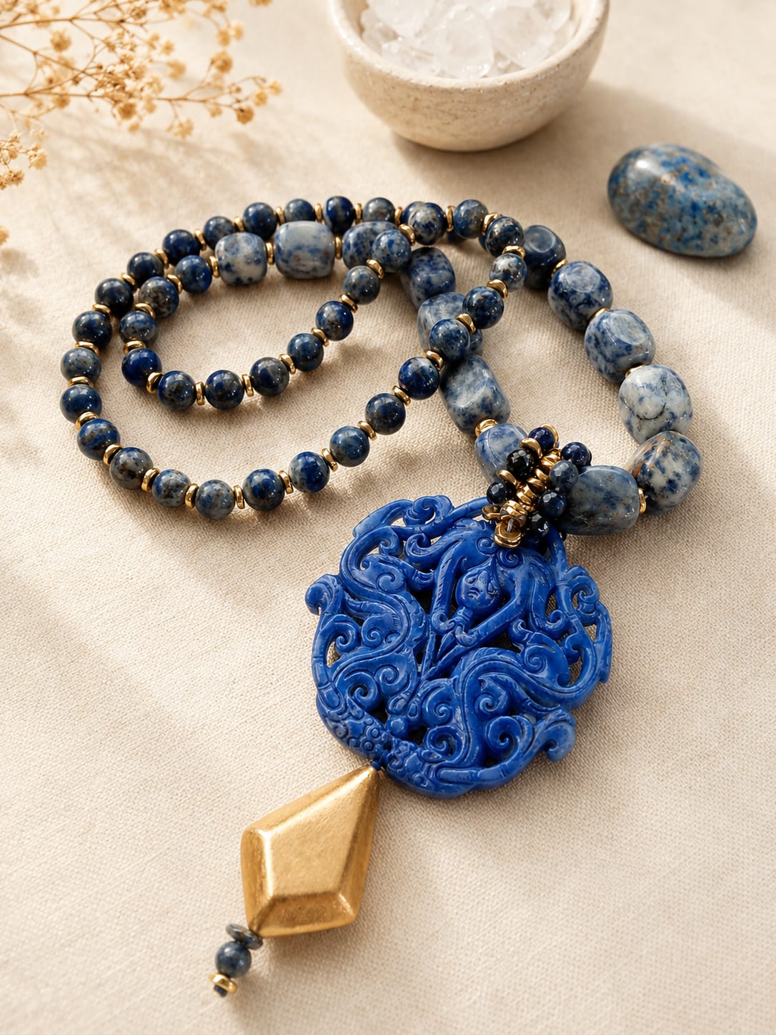 Collana lunga in Sodalite e Lapislazzuli con Grande Pendente Intagliato – Gioiello Artigianale Eterea Natural Stone