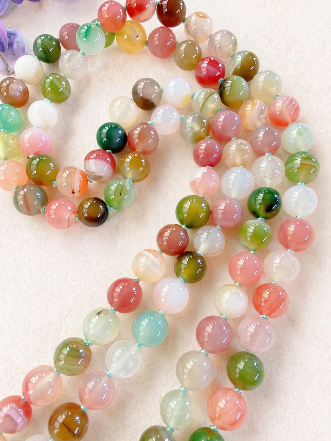 Collana lunga 120 cm in agata floreale naturale – sfere da 10 mm