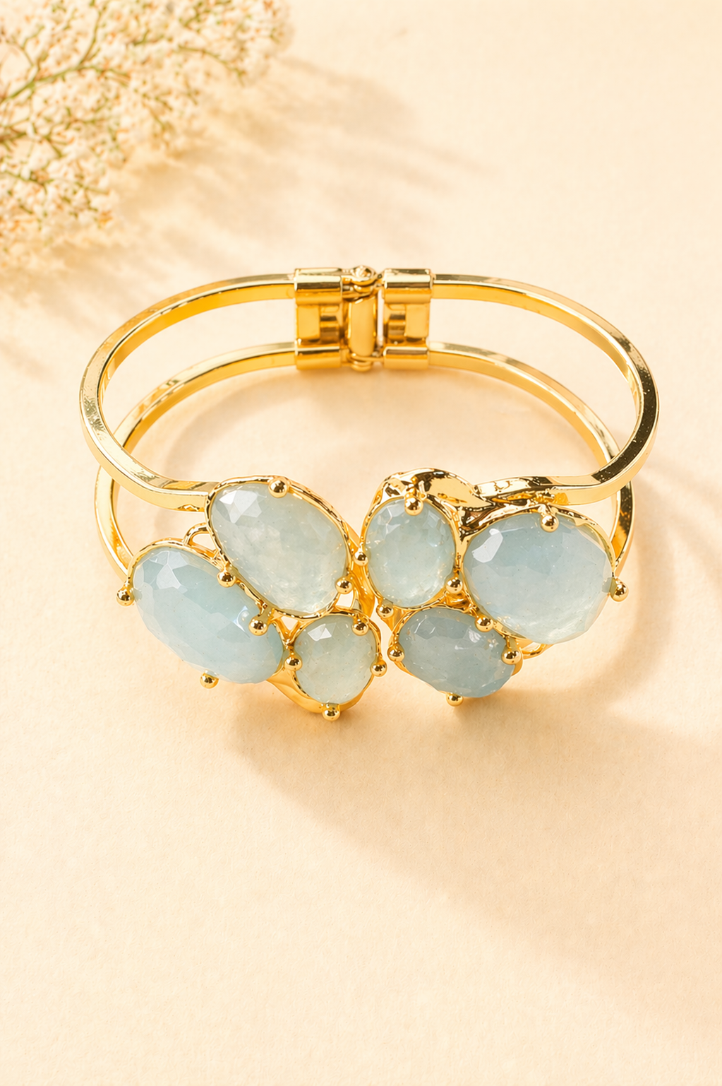 Bracciale Rigido in Giada Celeste Sfaccettata – Chiusura a Scatto  | Eterea Natural Stone