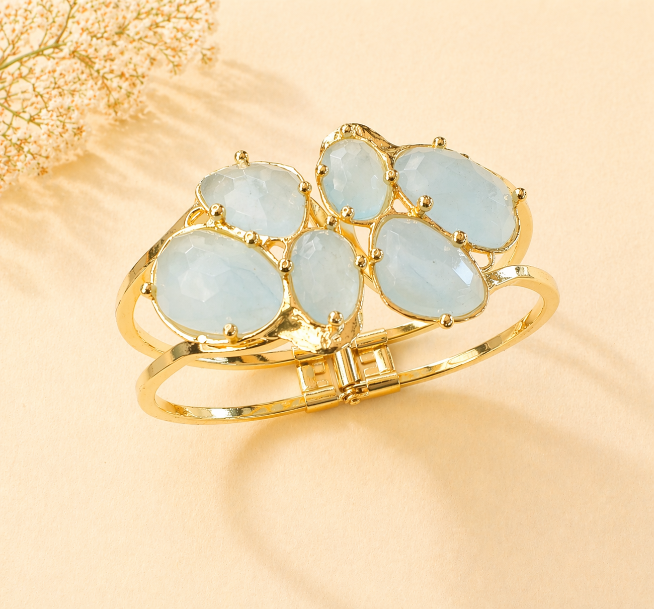 Bracciale Rigido in Giada Celeste Sfaccettata – Chiusura a Scatto  | Eterea Natural Stone