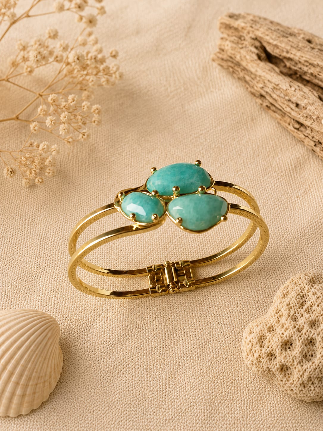 Bracciale Rigido Dorato con Amazzonite Sfaccettata – Hinged Bangle
