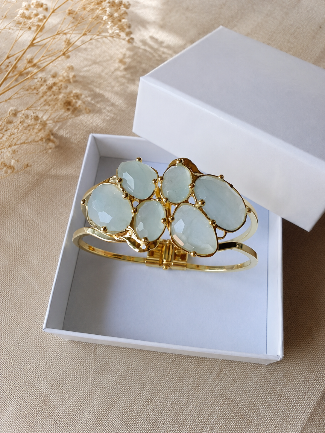 Bracciale Rigido in Giada Celeste Sfaccettata – Chiusura a Scatto  | Eterea Natural Stone