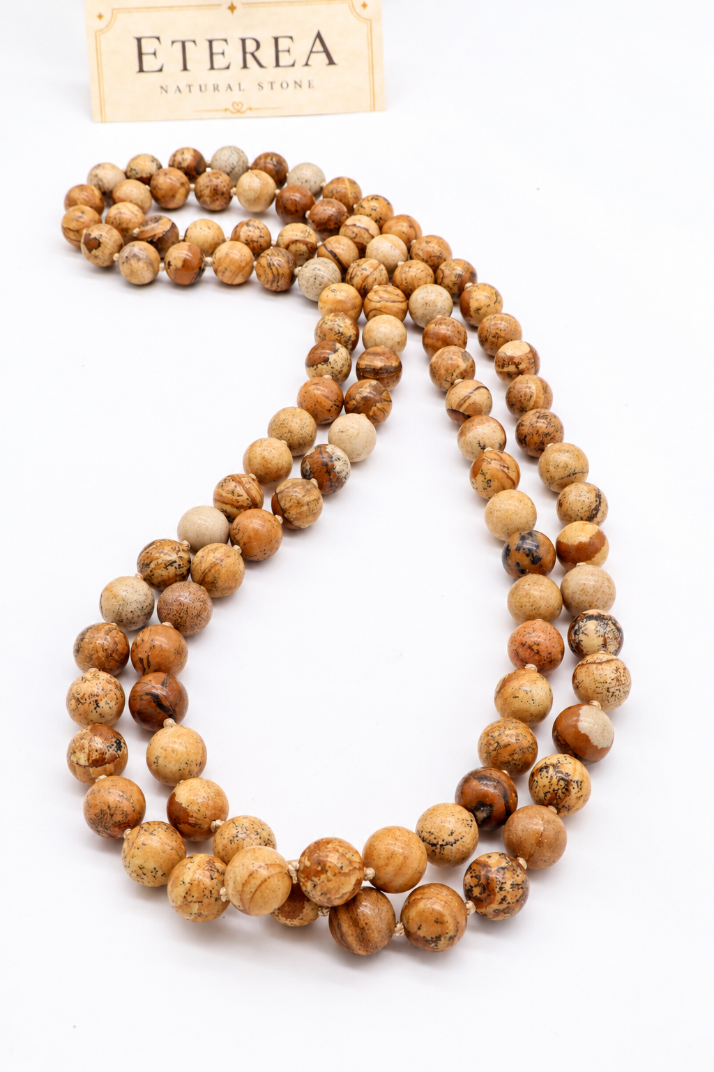 Collana lunga 120 cm in diaspro paesaggio, detto anche pietra paesina, con sfere lisce da 10 mm annodate, nei toni naturali della terra.