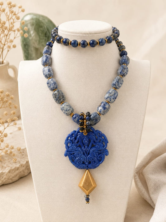 collana-sodalite-lapislazzuli-pendente-intagliato Eterea Natural Stone