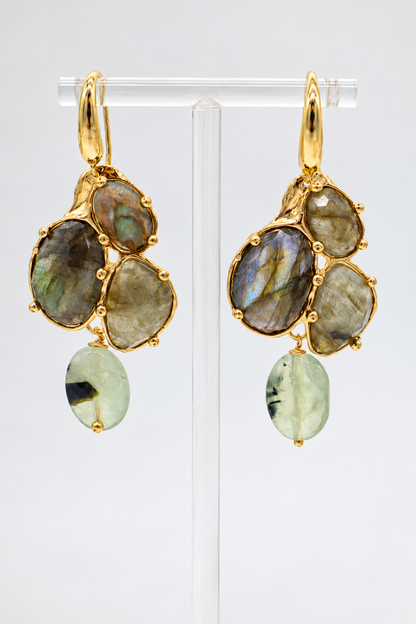Orecchini a grappolo in Labradorite e Prehnite con pietre naturali sfaccettate e montatura in bronzo dorato nickel free