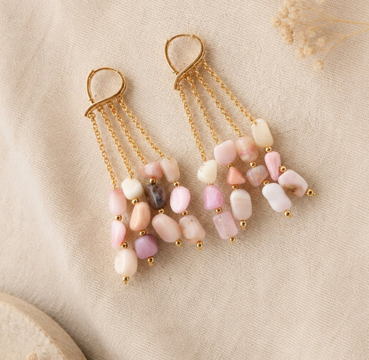 Orecchini Pendenti in Opale Rosa in Pietre Naturali – Catene Dorate Eleganti Eterea Natural Stone