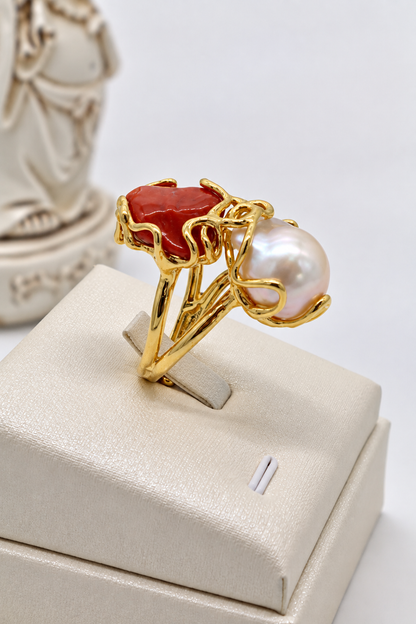 Anello Cocktail in Argento Dorato con Corallo Naturale Rosso e Perla Barocca