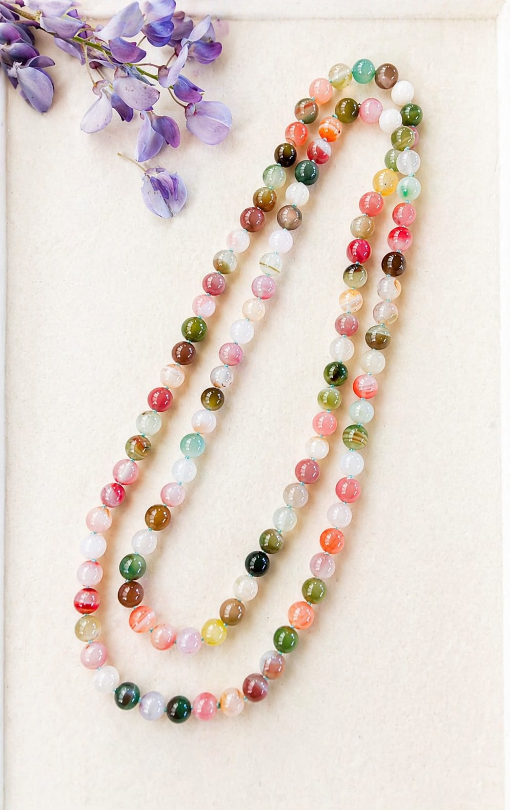 Collana lunga 120 cm in agata floreale naturale – sfere da 10 mm