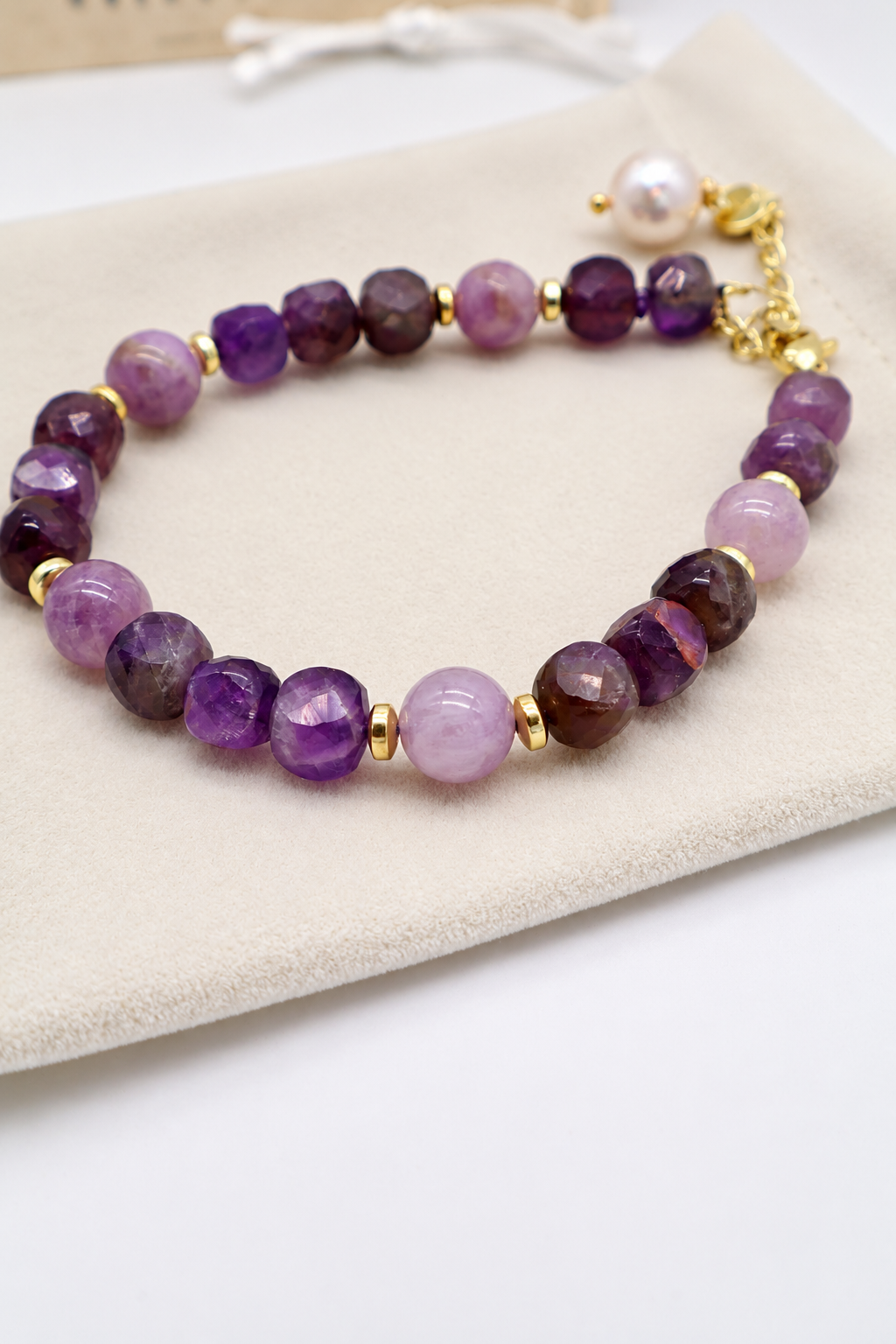 Bracciale in Ametista Viola e Ametista Glicine con Perla di Fiume – Eterea Natural Stone
