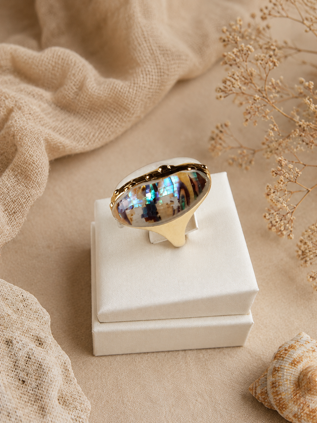 Anello Ovale Bombato in Abalone e Madreperla – Acciaio Inossidabile Dorato
